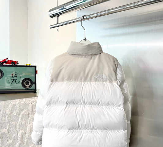The North Face full white jakna