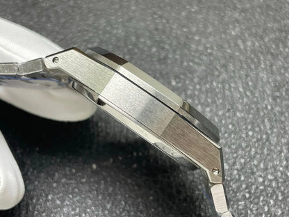 Audemars Piguet Royal Oak Chronograph 41 Frosted White Gold - Grey Dial