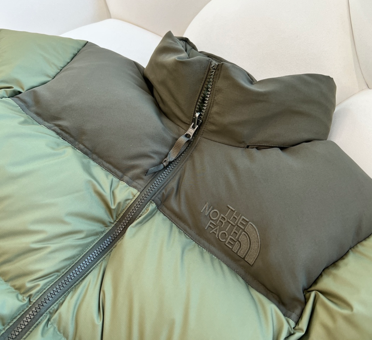 The North Face olive green jakna