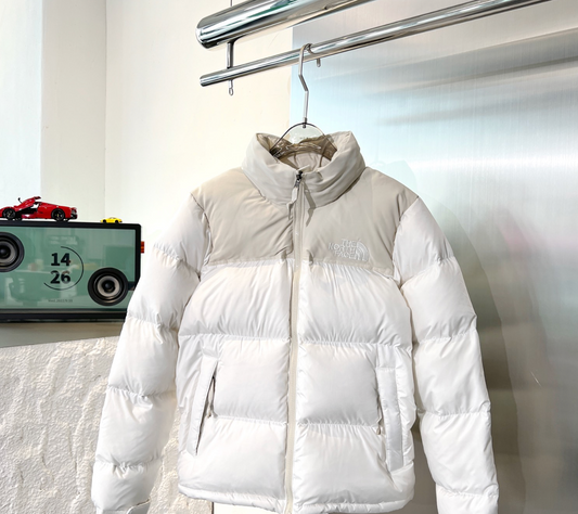 The North Face full white jakna